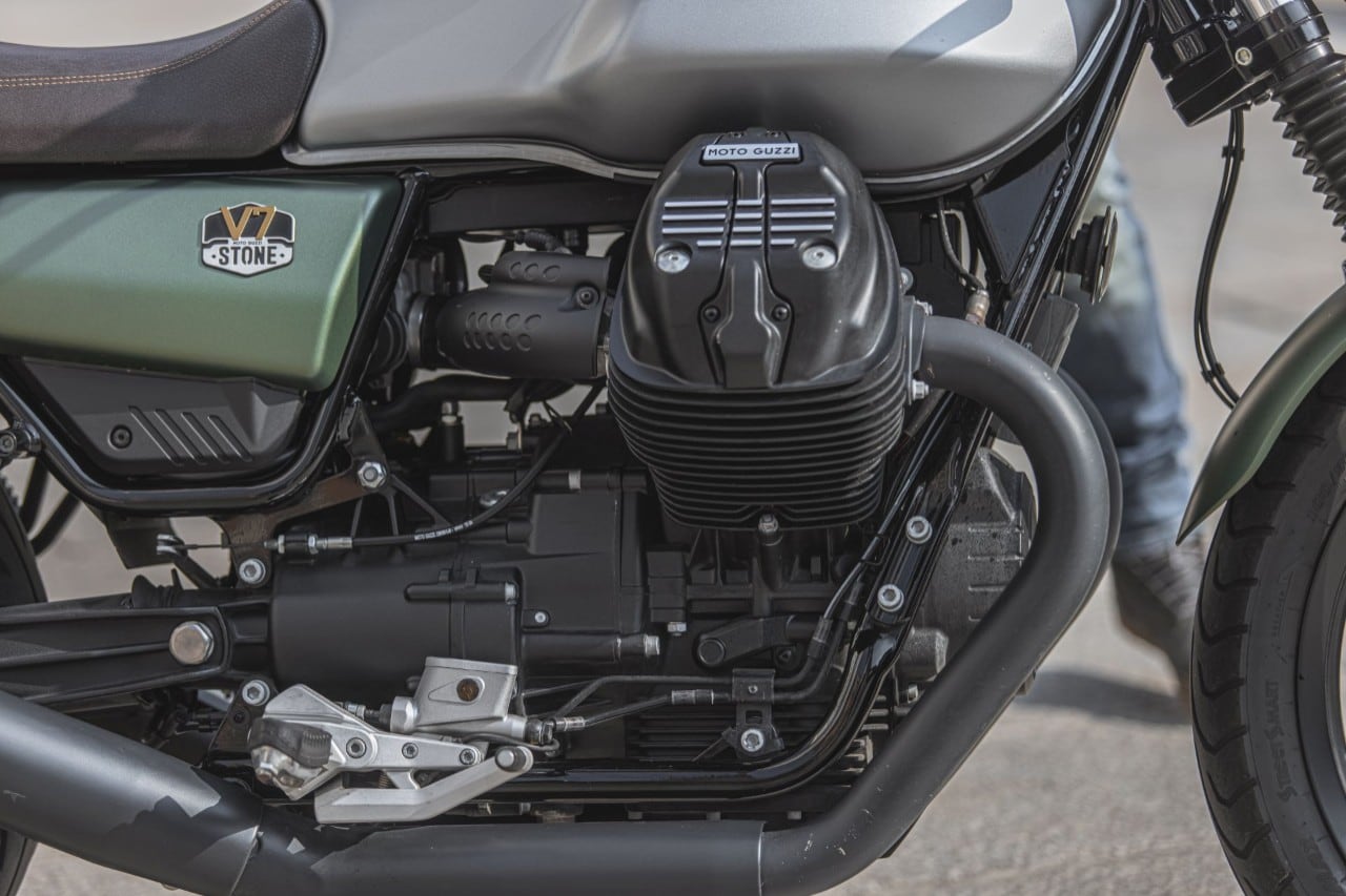 Moto Guzzi V7 Centenario e Triumph Street Twin: questione di PEDIGREE